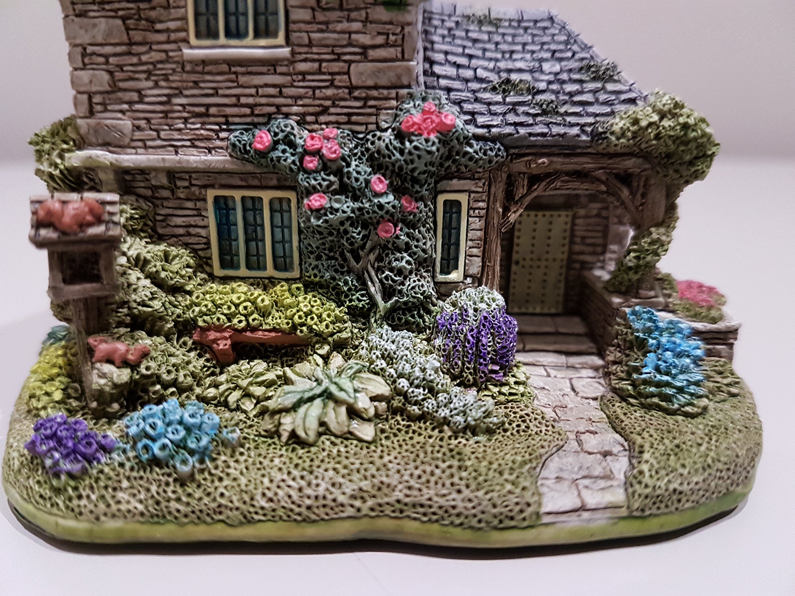 Lilliput Lane - Nutkin Cottage, Made In England : Amazon.co.uk